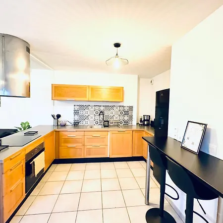 *le Golden Tropic* Magnifique T4 Terrasse+parking Vaulx-en-Velin